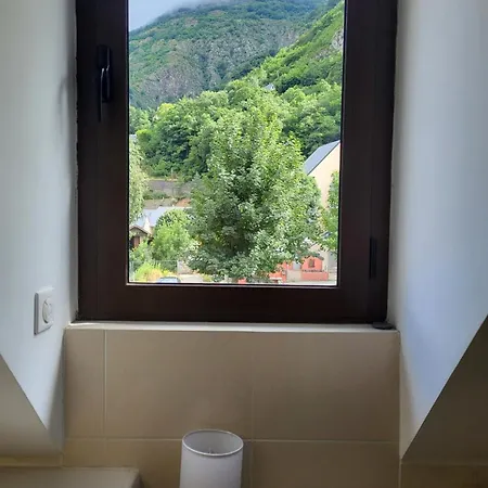 Nyaraló Maison Village 4 Chambres, Vue Montagne Et Acces Direct Au Gave!